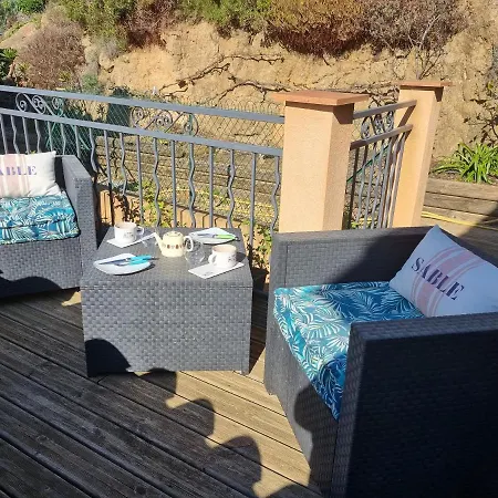 アパート Coustelline